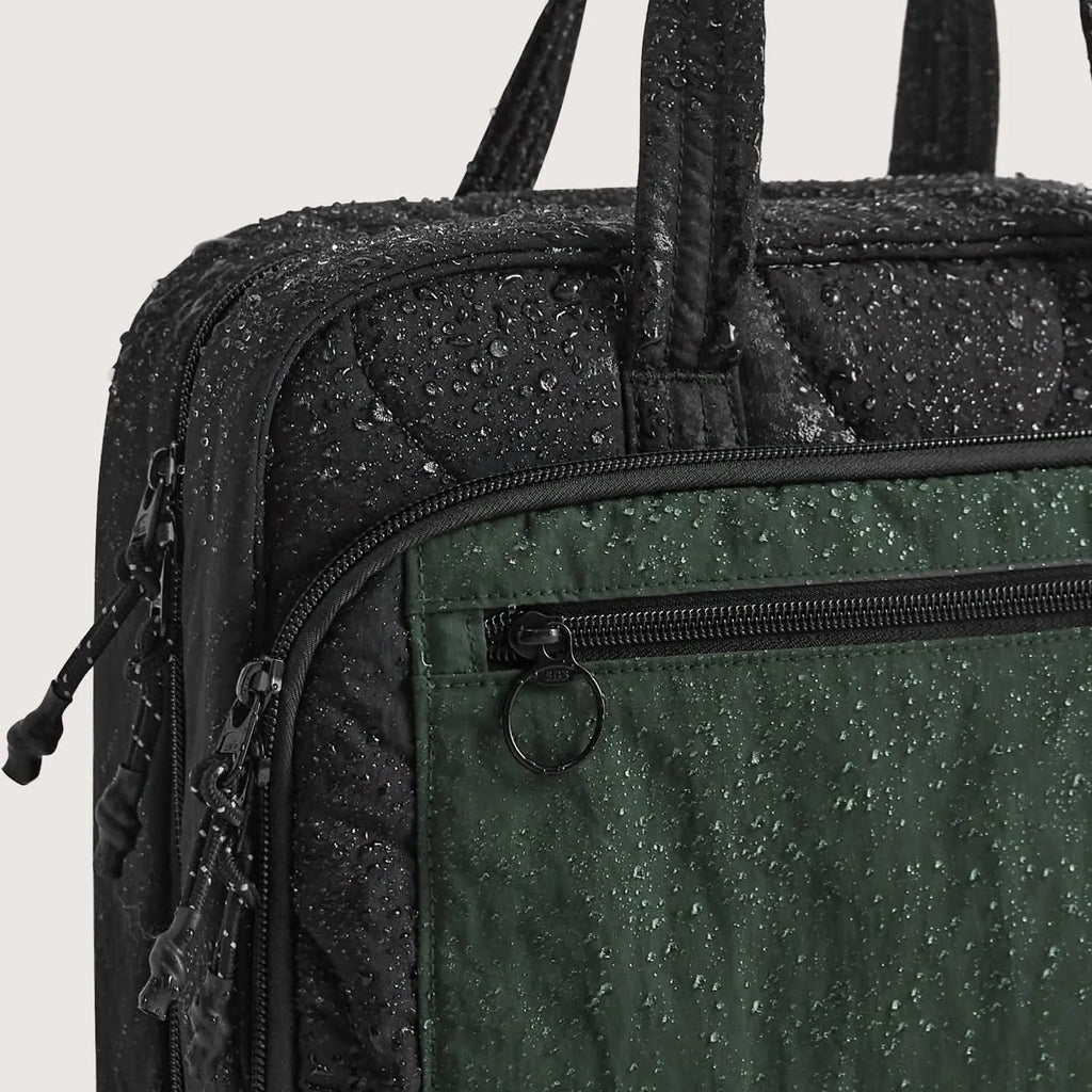 (FREE GIFT) Paz Hanging Toiletry Bag