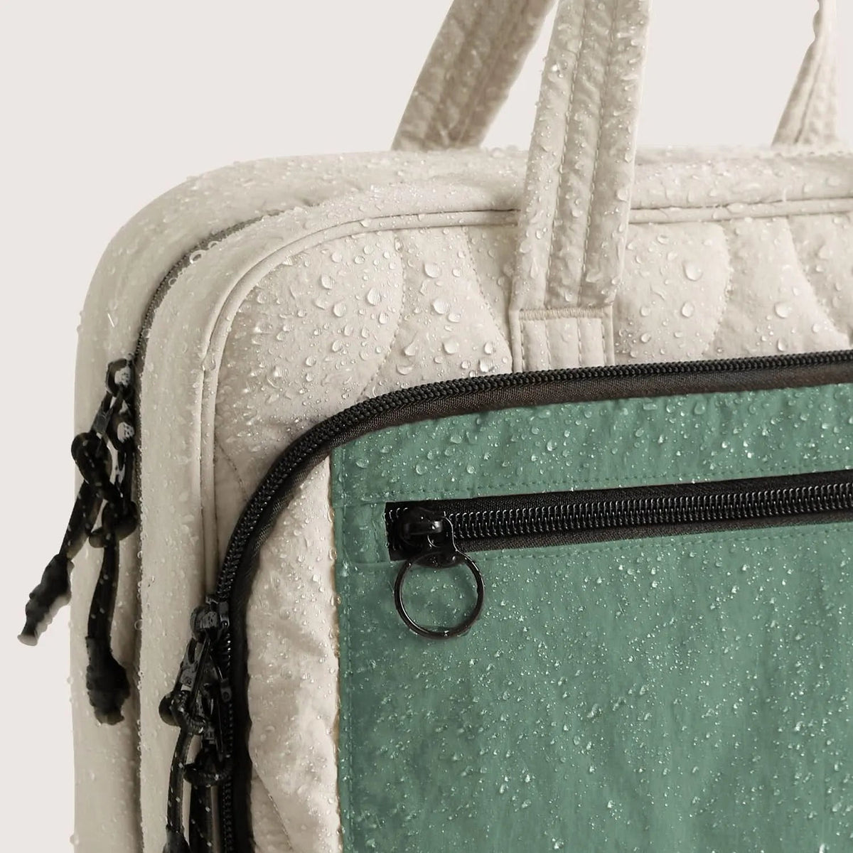 (FREE GIFT) Paz Hanging Toiletry Bag