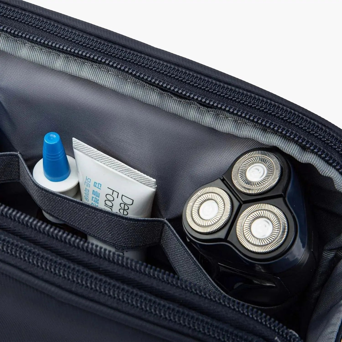 (FREE GIFT) On-road Toiletry Bag
