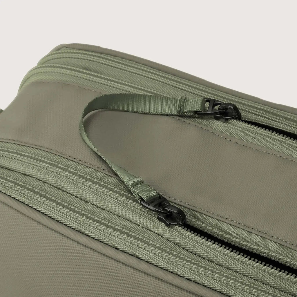 (FREE GIFT) On-road Toiletry Bag